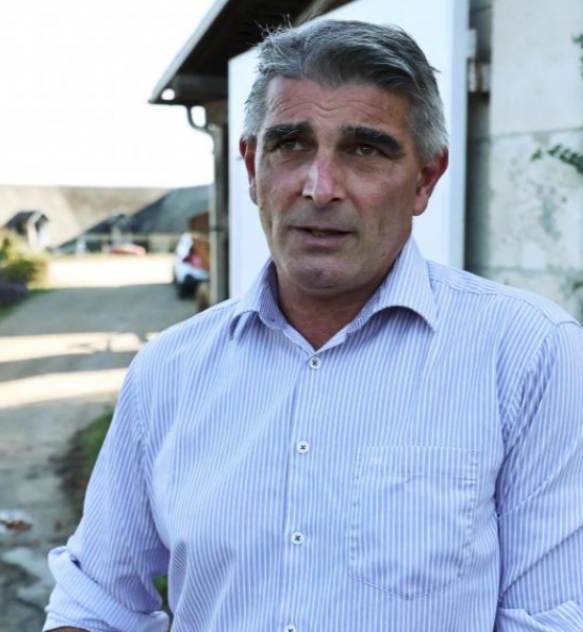 Monsieur le maire contre la multinationale